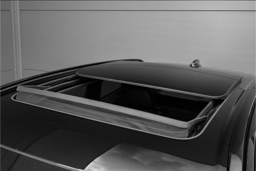 Volvo XC60 2.0 T6 Plug-in hybrid AWD Plus Dark Pano Trekhaak ACC