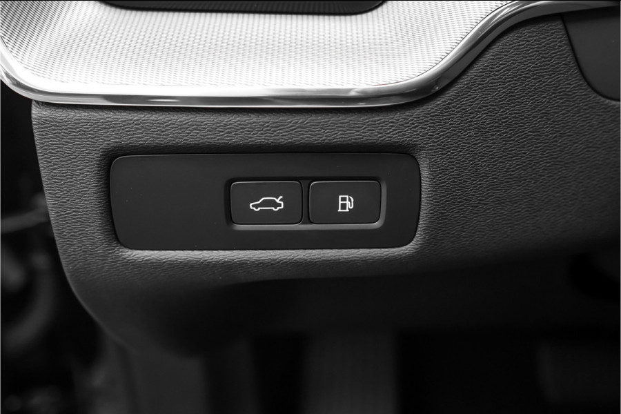 Volvo XC60 2.0 T6 Plug-in hybrid AWD Plus Dark Pano Trekhaak ACC