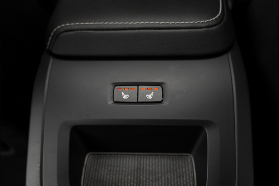 Volvo XC60 2.0 T6 Plug-in hybrid AWD Plus Dark Pano Trekhaak ACC