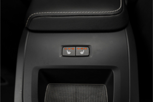 Volvo XC60 2.0 T6 Plug-in hybrid AWD Plus Dark Pano Trekhaak ACC