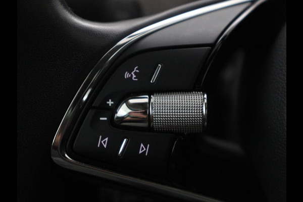 Škoda Enyaq iV 60 | SOH 93,2% | Cruise control | Carplay | Navigatie | Camera | Park assist | Sfeerverlichting | Virtueel dashboard | 19" velgen