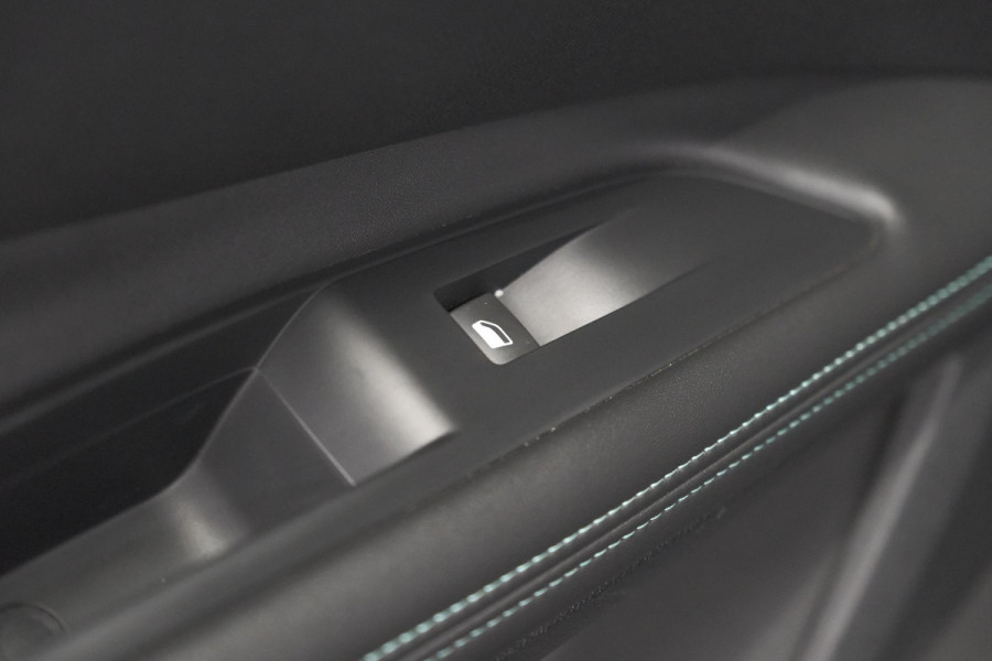 Peugeot 3008 1.6 HYbrid 300 Allure Pack Business | Camera | Dodehoekdetectie | Navigatie | Apple Carplay