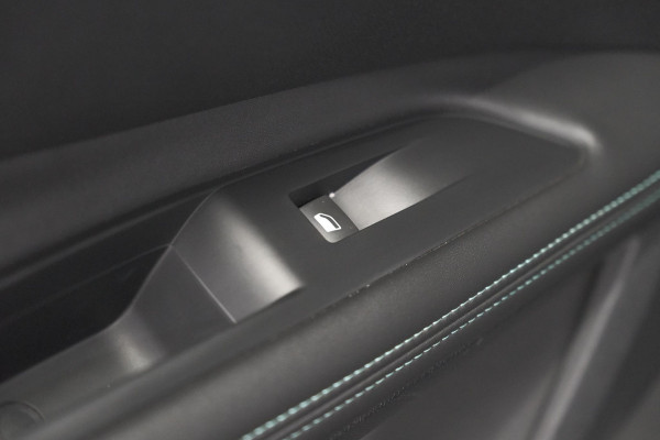 Peugeot 3008 1.6 HYbrid 300 Allure Pack Business | Camera | Dodehoekdetectie | Navigatie | Apple Carplay