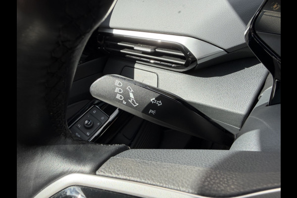 Volkswagen ID.4 Life 77 kWh / Trekhaak / Adapt. Cruise / Carplay / SoH 87% / PDC V+A / Stoel verwarming