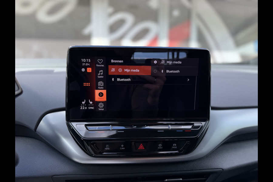 Volkswagen ID.4 Life 77 kWh / Trekhaak / Adapt. Cruise / Carplay / SoH 87% / PDC V+A / Stoel verwarming
