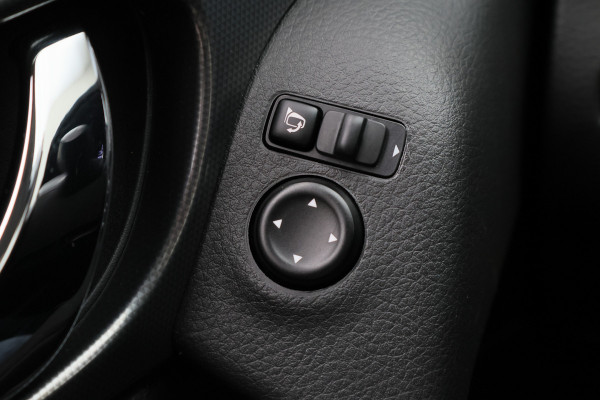 Nissan QASHQAI 1.3 DIG-T N-Motion Panoramadak, 360° Camera, Cruise, Apple Carplay, LED, Trekhaak, 19''