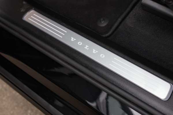 Volvo XC90 2.0 T8 Plug-in hybrid AWD Ultra Dark *Pano*B&W*Luchtvering*