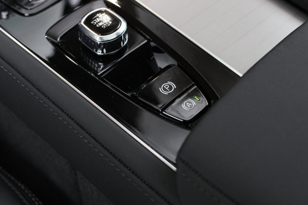 Volvo XC90 2.0 T8 Plug-in hybrid AWD Ultra Dark *Pano*B&W*Luchtvering*