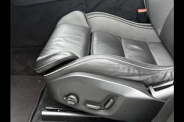Volvo XC60 2.0 T6 Plug-in LongRange / AWD Plus Dark / Panoramadak / Pdc+Camera / NL.Auto / Stoel-Stuurverwarming / Harman Kardon / Apk 05-2028