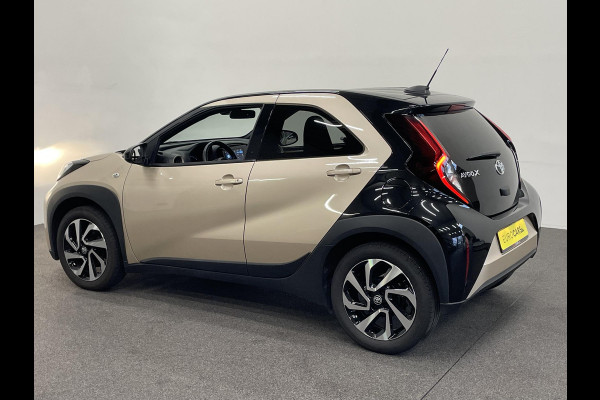 Toyota Aygo X 1.0 VVT-i Automaat Pulse Navigatie Apple Carplay/Android Auto Camera 17" Lichtmetalen Velgen Climate Control Adaptive Cruise Control Two Tone
