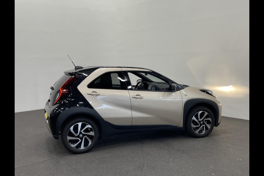 Toyota Aygo X 1.0 VVT-i Automaat Pulse Navigatie Apple Carplay/Android Auto Camera 17" Lichtmetalen Velgen Climate Control Adaptive Cruise Control Two Tone