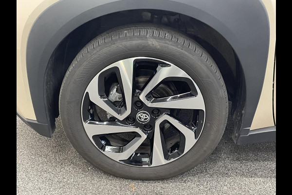 Toyota Aygo X 1.0 VVT-i Automaat Pulse Navigatie Apple Carplay/Android Auto Camera 17" Lichtmetalen Velgen Climate Control Adaptive Cruise Control Two Tone
