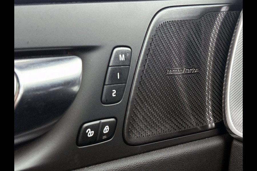Volvo XC60 2.0 T6 Plug-in LongRange / AWD Plus Dark / Panoramadak / Pdc+Camera / NL.Auto / Stoel-Stuurverwarming / Harman Kardon / Apk 05-2028