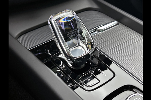 Volvo XC60 2.0 T6 Plug-in LongRange / AWD Plus Dark / Panoramadak / Pdc+Camera / NL.Auto / Stoel-Stuurverwarming / Harman Kardon / Apk 05-2028