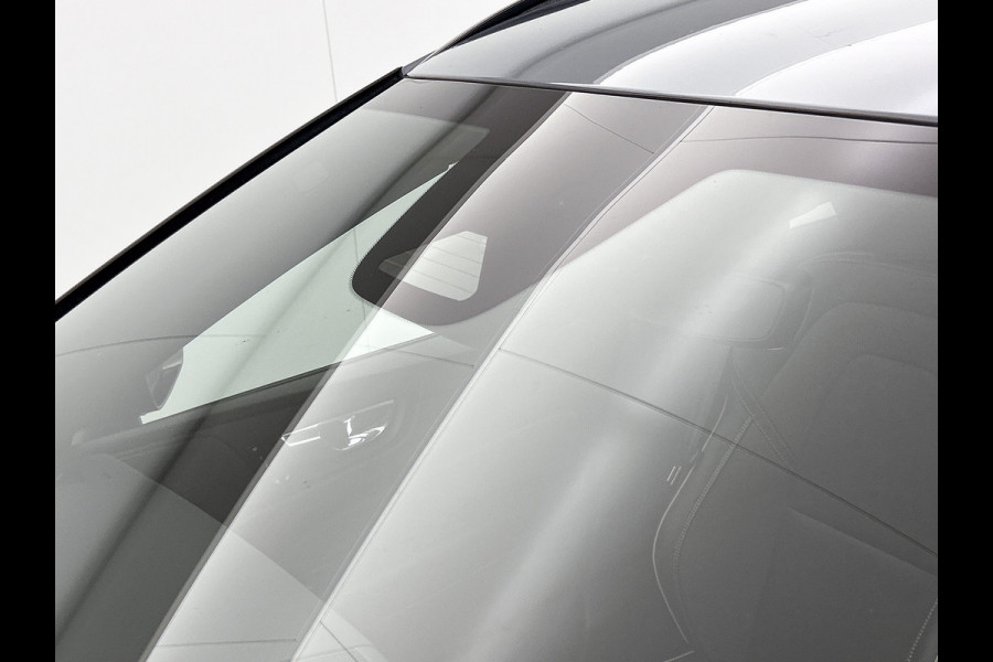 Volvo XC60 2.0 T6 Plug-in LongRange / AWD Plus Dark / Panoramadak / Pdc+Camera / NL.Auto / Stoel-Stuurverwarming / Harman Kardon / Apk 05-2028
