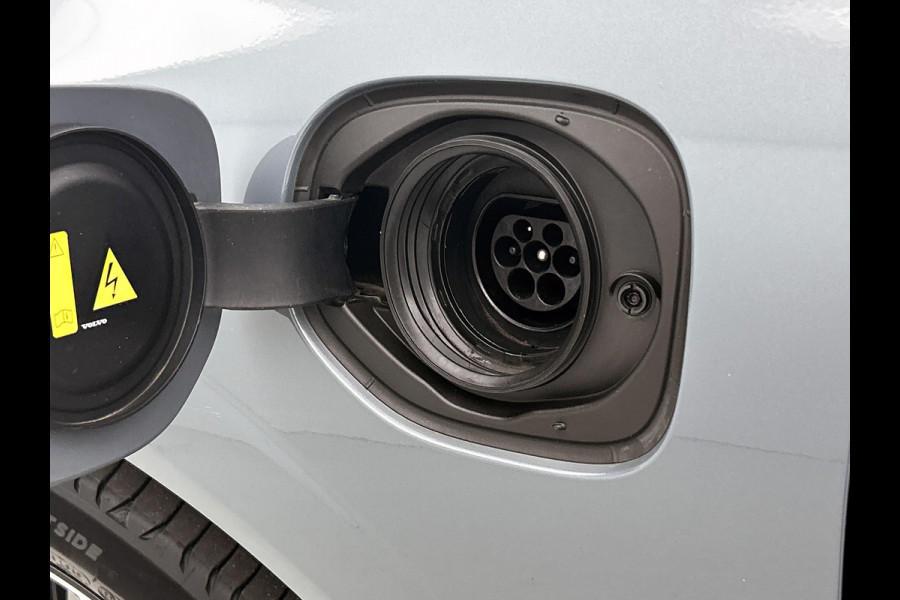 Volvo XC60 2.0 T6 Plug-in LongRange / AWD Plus Dark / Panoramadak / Pdc+Camera / NL.Auto / Stoel-Stuurverwarming / Harman Kardon / Apk 05-2028