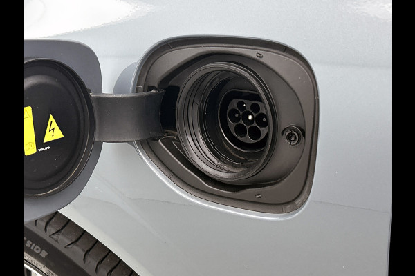 Volvo XC60 2.0 T6 Plug-in LongRange / AWD Plus Dark / Panoramadak / Pdc+Camera / NL.Auto / Stoel-Stuurverwarming / Harman Kardon / Apk 05-2028