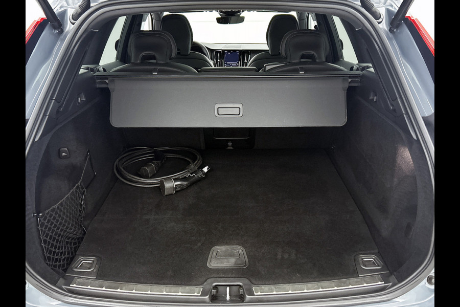 Volvo XC60 2.0 T6 Plug-in LongRange / AWD Plus Dark / Panoramadak / Pdc+Camera / NL.Auto / Stoel-Stuurverwarming / Harman Kardon / Apk 05-2028