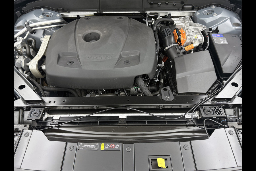 Volvo XC60 2.0 T6 Plug-in LongRange / AWD Plus Dark / Panoramadak / Pdc+Camera / NL.Auto / Stoel-Stuurverwarming / Harman Kardon / Apk 05-2028