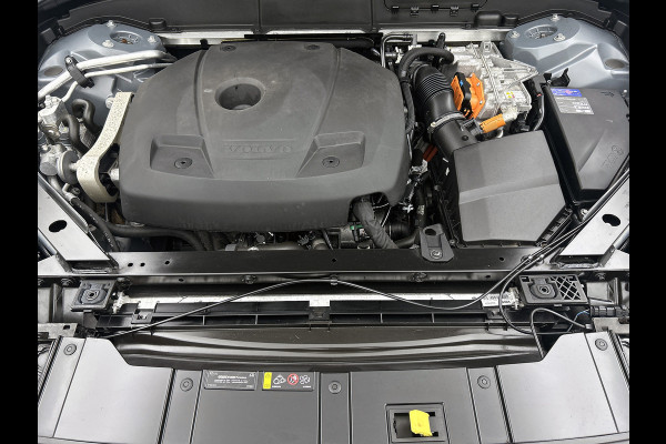 Volvo XC60 2.0 T6 Plug-in LongRange / AWD Plus Dark / Panoramadak / Pdc+Camera / NL.Auto / Stoel-Stuurverwarming / Harman Kardon / Apk 05-2028