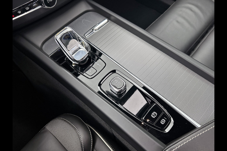 Volvo XC60 2.0 T6 Plug-in LongRange / AWD Plus Dark / Panoramadak / Pdc+Camera / NL.Auto / Stoel-Stuurverwarming / Harman Kardon / Apk 05-2028