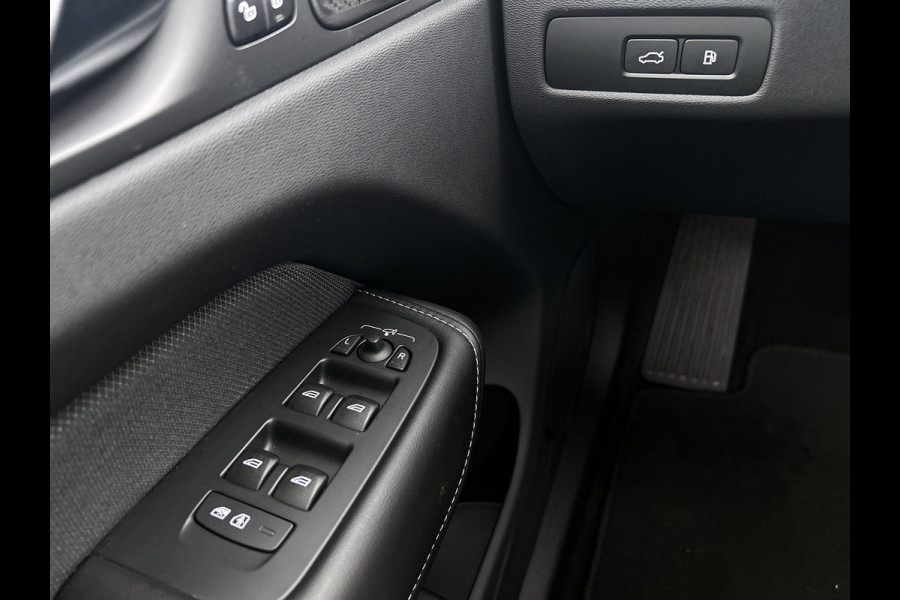 Volvo XC60 2.0 T6 Plug-in LongRange / AWD Plus Dark / Panoramadak / Pdc+Camera / NL.Auto / Stoel-Stuurverwarming / Harman Kardon / Apk 05-2028