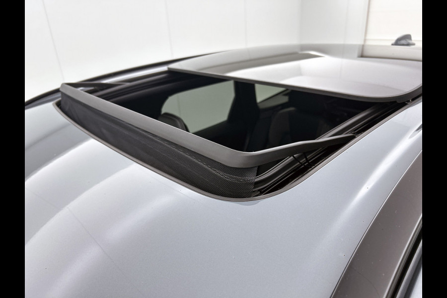 Volvo XC60 2.0 T6 Plug-in LongRange / AWD Plus Dark / Panoramadak / Pdc+Camera / NL.Auto / Stoel-Stuurverwarming / Harman Kardon / Apk 05-2028