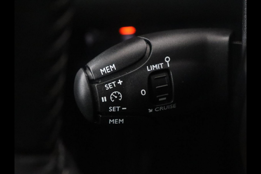 Peugeot e-208 EV Active Pack 50 kWh | SOH 92.1% | Carplay | Climate control | Lichtmetaal 16'' | Cruise control | Navigatie | Park assist |