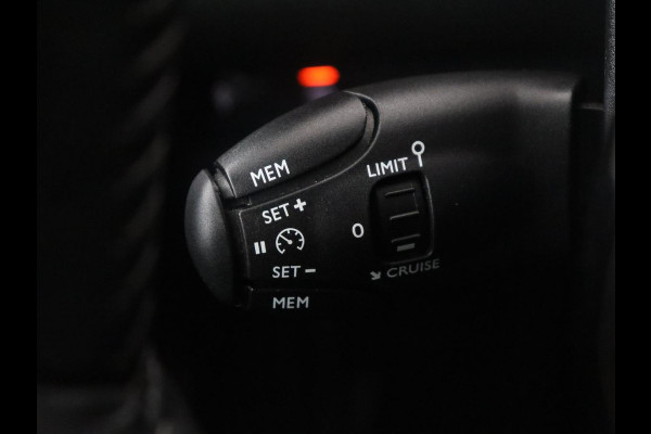 Peugeot e-208 EV Active Pack 50 kWh | SOH 92.1% | Carplay | Climate control | Lichtmetaal 16'' | Cruise control | Navigatie | Park assist |
