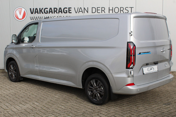 Ford E-Transit Custom 340 L2H1 Limited 71 kWh. Vol elektrisch ! De nieuwe E-Transit Custom is klaar voor de toekomst ! Airco, navigatie, telefoonvoorb., 17" LM wln (meerprijs), 3-zits, camera, parkeersensoren, LED verl., stoel-, stuur-, spiegel- en voorraamverwarming etc.
