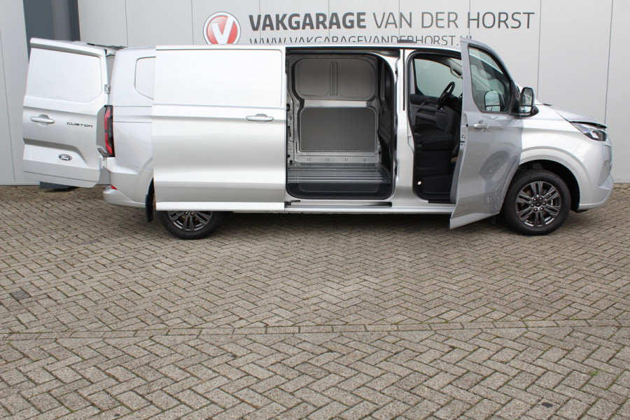 Ford E-Transit Custom 340 L2H1 Limited 71 kWh. Vol elektrisch ! De nieuwe E-Transit Custom is klaar voor de toekomst ! Airco, navigatie, telefoonvoorb., 17" LM wln (meerprijs), 3-zits, camera, parkeersensoren, LED verl., stoel-, stuur-, spiegel- en voorraamverwarming etc.