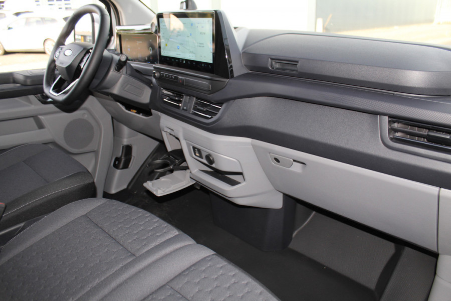 Ford E-Transit Custom 340 L2H1 Limited 71 kWh. Vol elektrisch ! De nieuwe E-Transit Custom is klaar voor de toekomst ! Airco, navigatie, telefoonvoorb., 17" LM wln (meerprijs), 3-zits, camera, parkeersensoren, LED verl., stoel-, stuur-, spiegel- en voorraamverwarming etc.