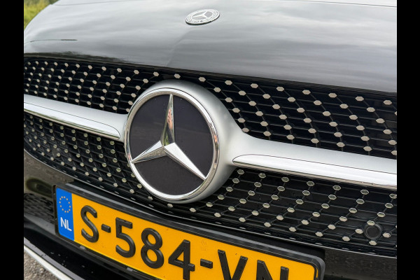 Mercedes-Benz A-Klasse 200 Business Solution AMG, panoramadak, 19 inch, sfeerverlichting,achteruitrijcamera, vele opties