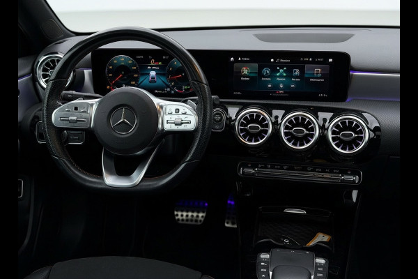 Mercedes-Benz A-Klasse 200 Business Solution AMG, panoramadak, 19 inch, sfeerverlichting,achteruitrijcamera, vele opties