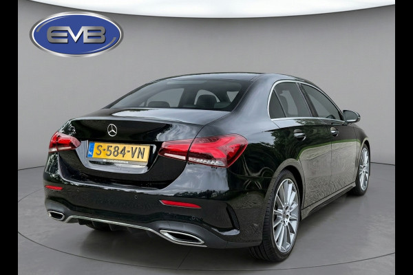 Mercedes-Benz A-Klasse 200 Business Solution AMG, panoramadak, 19 inch, sfeerverlichting,achteruitrijcamera, vele opties