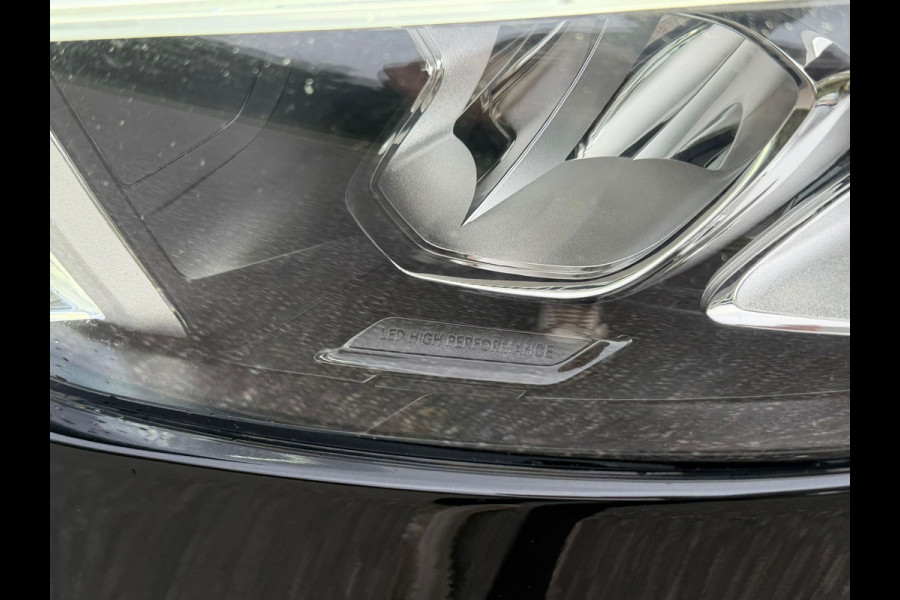 Mercedes-Benz A-Klasse 200 Business Solution AMG, panoramadak, 19 inch, sfeerverlichting,achteruitrijcamera, vele opties