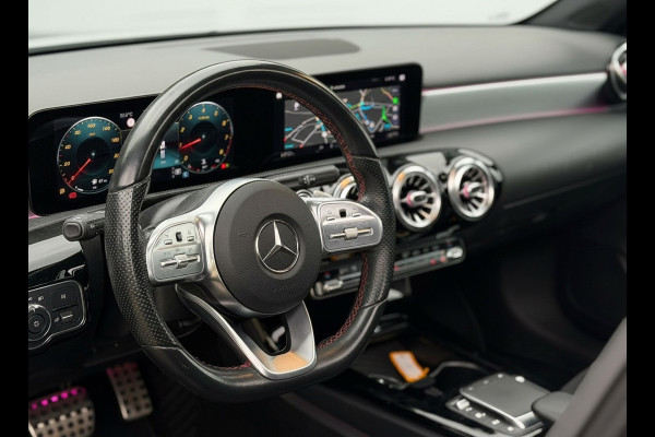 Mercedes-Benz A-Klasse 200 Business Solution AMG, panoramadak, 19 inch, sfeerverlichting,achteruitrijcamera, vele opties