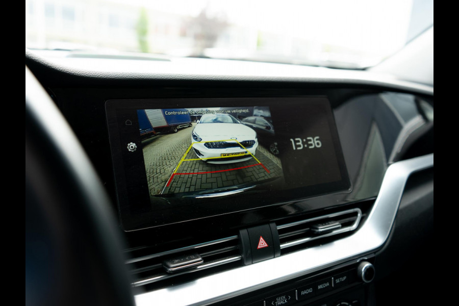 Kia e-Niro DynamicPlusLine 64 kWh | Achteruitrijcamera |Stoel en stuurverwarming |