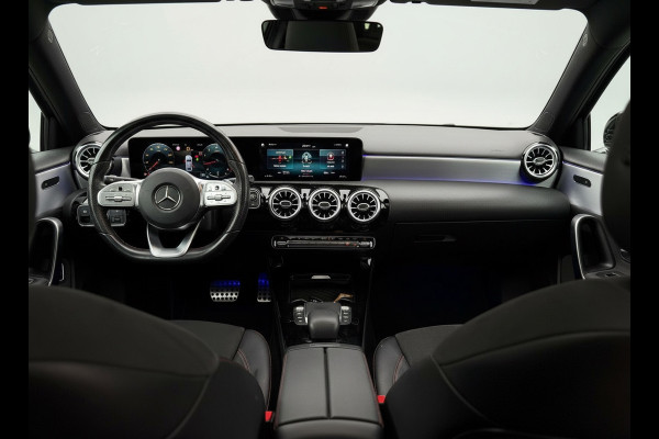 Mercedes-Benz A-Klasse 200 Business Solution AMG, panoramadak, 19 inch, sfeerverlichting,achteruitrijcamera, vele opties