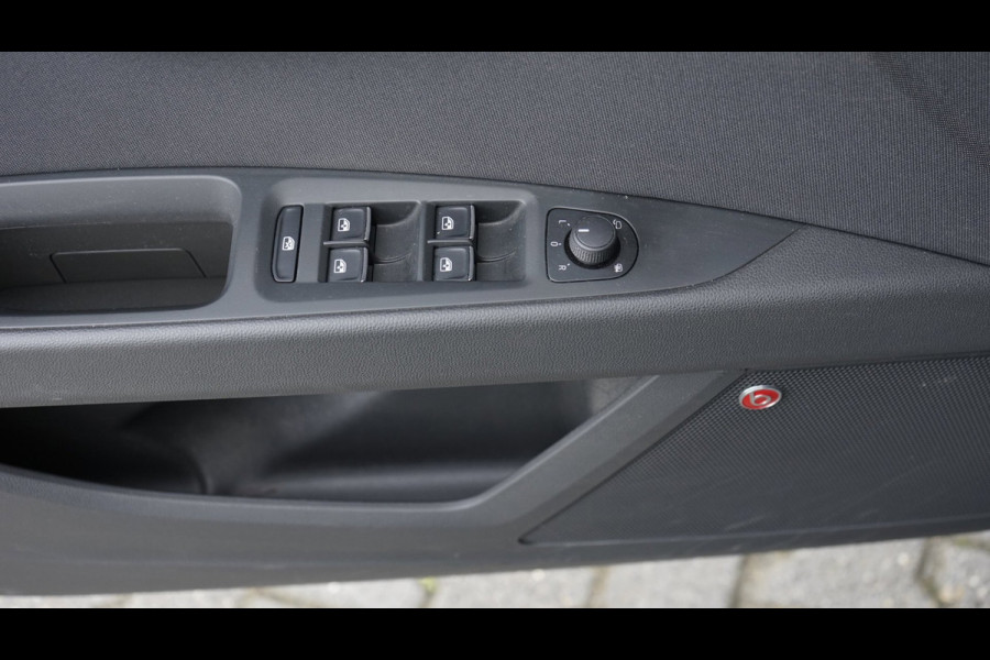 Seat Leon ST 2.0 TSI FR Ultimate Black Edition AUTOMAAT|ACC|AMBIANCE|BEATS|CAMERA|KEYLESS|MODE|PANORAMA|TREKHAAK|VIRTUEEL