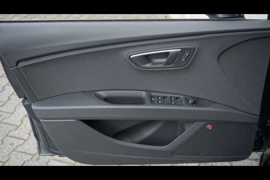 Seat Leon ST 2.0 TSI FR Ultimate Black Edition AUTOMAAT|ACC|AMBIANCE|BEATS|CAMERA|KEYLESS|MODE|PANORAMA|TREKHAAK|VIRTUEEL