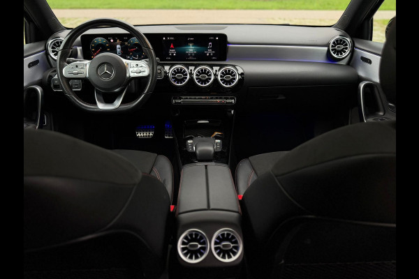 Mercedes-Benz A-Klasse 200 Business Solution AMG, panoramadak, 19 inch, sfeerverlichting,achteruitrijcamera, vele opties