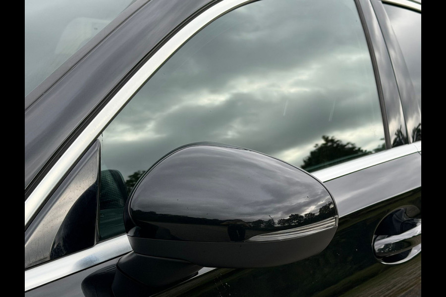 Mercedes-Benz A-Klasse 200 Business Solution AMG, panoramadak, 19 inch, sfeerverlichting,achteruitrijcamera, vele opties