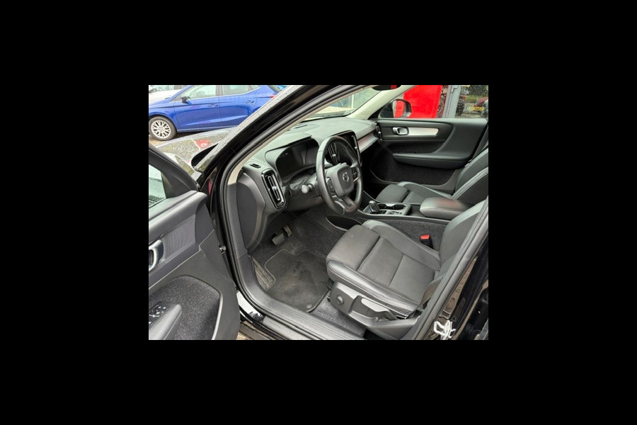 Volvo XC40 1.5 T5 Twin Engine Momentum Pro / camera