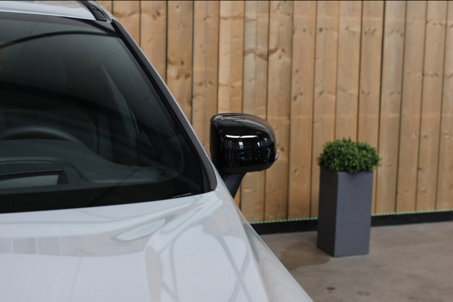 Volvo XC60 2.0 T8 Plug-in hybrid AWD Ultra Black Edition *B&W*Pano*Massage*Luchtvering*