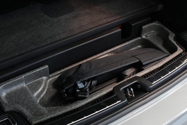 Volvo XC60 2.0 T8 Plug-in hybrid AWD Ultra Black Edition *B&W*Pano*Massage*Luchtvering*