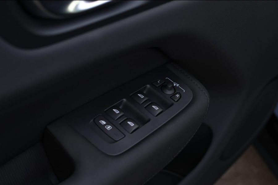 Volvo XC60 2.0 T8 Plug-in hybrid AWD Ultra Black Edition *B&W*Pano*Massage*Luchtvering*