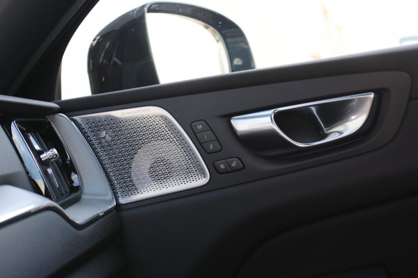Volvo XC60 2.0 T8 Plug-in hybrid AWD Ultra Black Edition *B&W*Pano*Massage*Luchtvering*