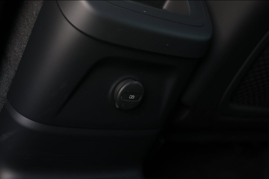 Volvo XC60 2.0 T8 Plug-in hybrid AWD Ultra Black Edition *B&W*Pano*Massage*Luchtvering*