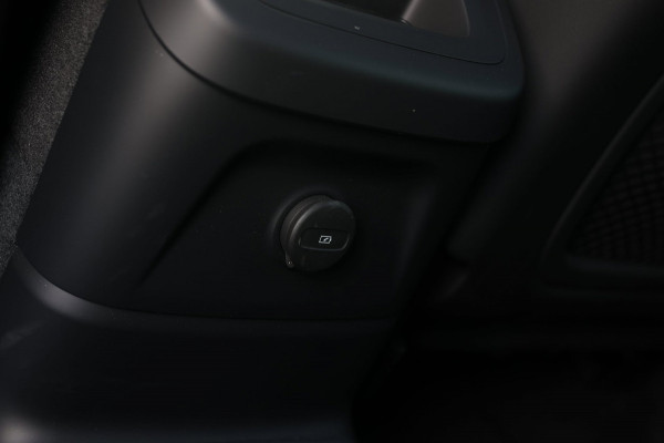 Volvo XC60 2.0 T8 Plug-in hybrid AWD Ultra Black Edition *B&W*Pano*Massage*Luchtvering*
